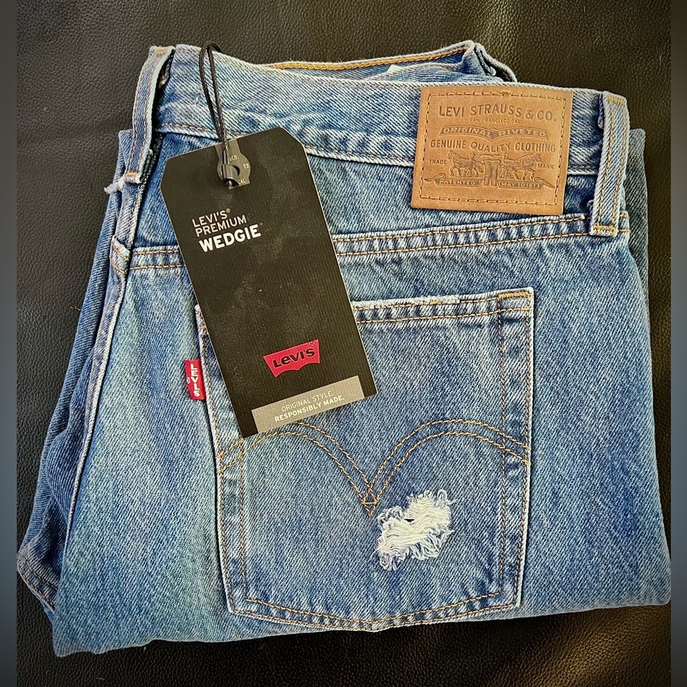 Brand new, never worn: Women’s Levi’s 501 Premium Wedgie Icon Fit Ankle Jeans